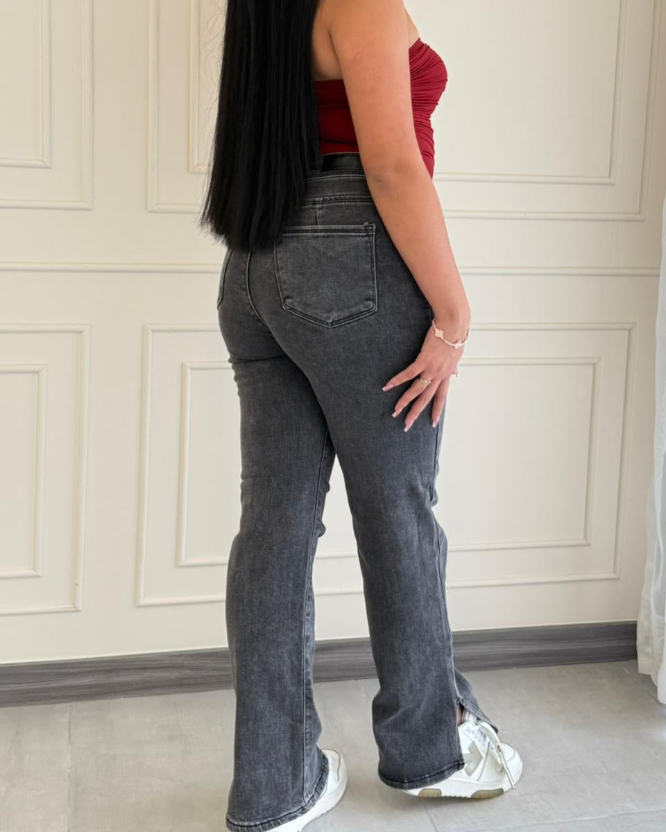 STRAIGHT LOLA JEANS - MOST WANTED